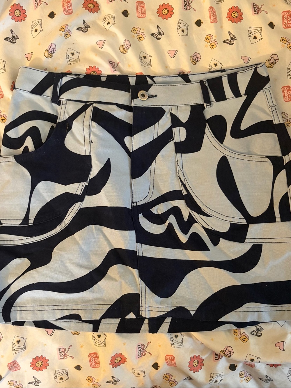 Abstract Print Mini Skirt — Black & Cream